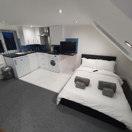 New Self Contained Flat,In Hayes, Free Parking Hotel Northolt  Kültér fotó