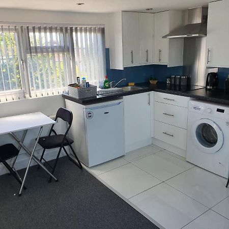 New Self Contained Flat,In Hayes, Free Parking Hotel Northolt  Kültér fotó
