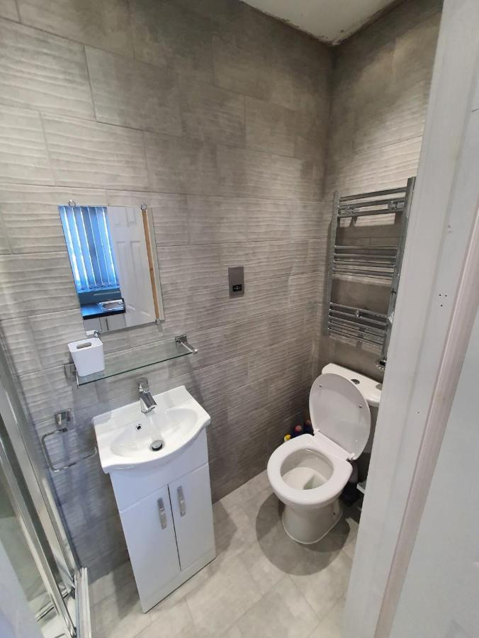 New Self Contained Flat,In Hayes, Free Parking Hotel Northolt  Kültér fotó