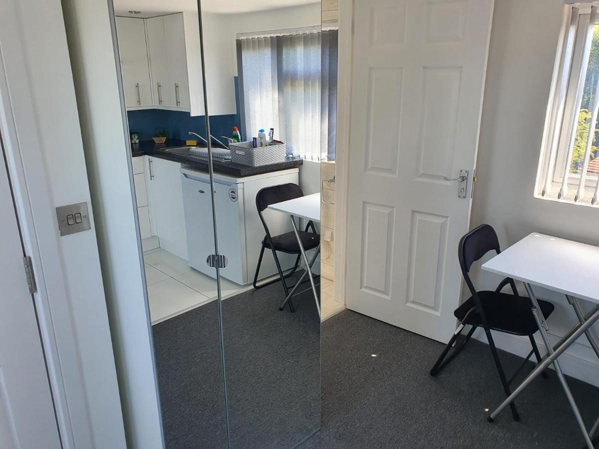New Self Contained Flat,In Hayes, Free Parking Hotel Northolt  Kültér fotó