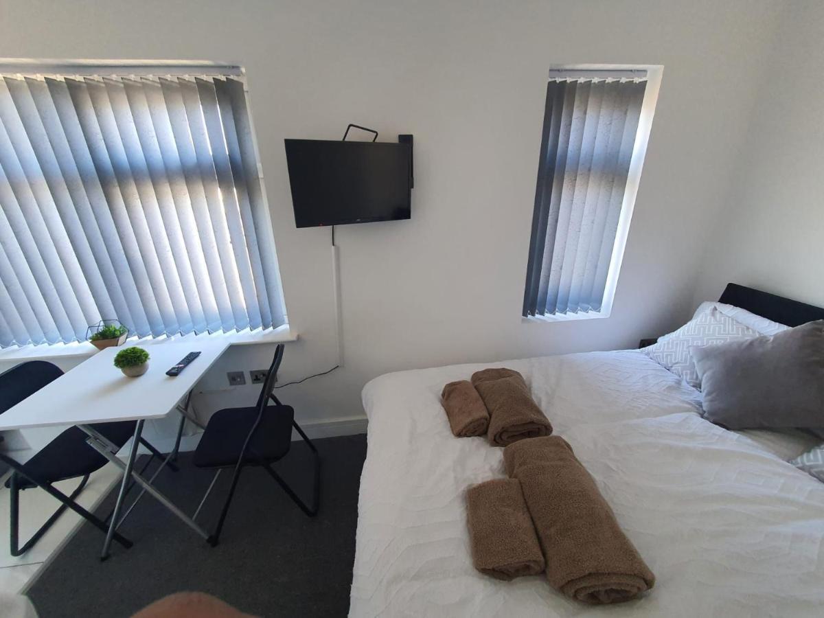 New Self Contained Flat,In Hayes, Free Parking Hotel Northolt  Kültér fotó