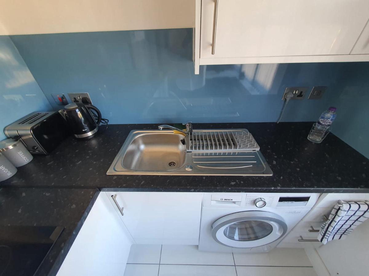 New Self Contained Flat,In Hayes, Free Parking Hotel Northolt  Kültér fotó