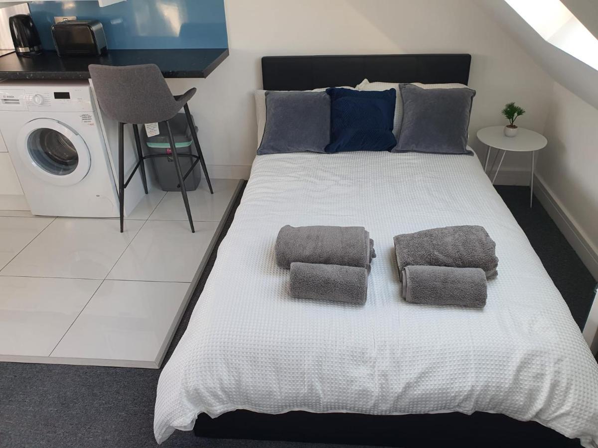 New Self Contained Flat,In Hayes, Free Parking Hotel Northolt  Kültér fotó