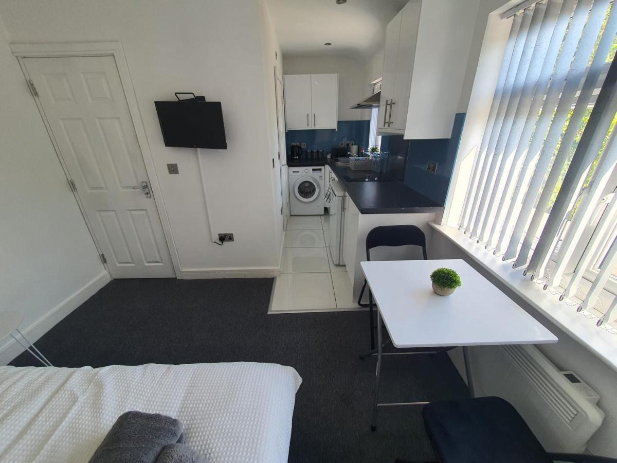 New Self Contained Flat,In Hayes, Free Parking Hotel Northolt  Kültér fotó