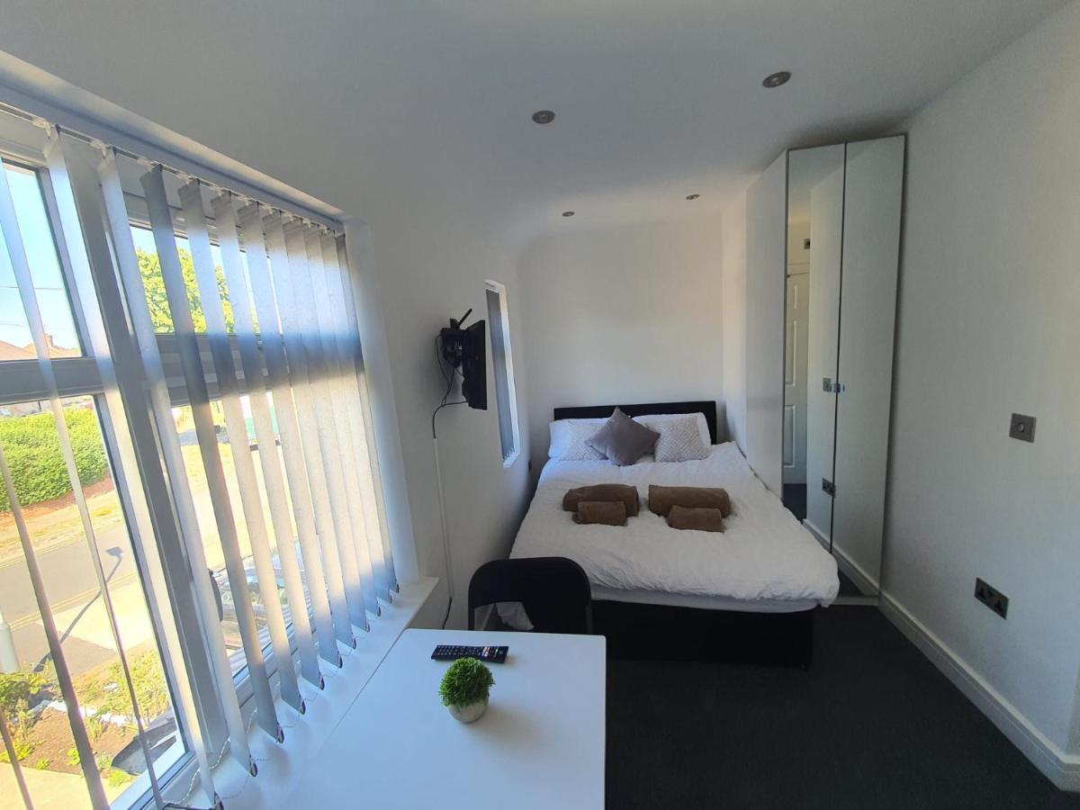 New Self Contained Flat,In Hayes, Free Parking Hotel Northolt  Kültér fotó
