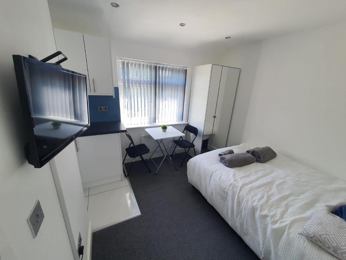 New Self Contained Flat,In Hayes, Free Parking Hotel Northolt  Kültér fotó