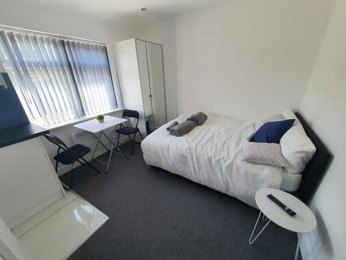New Self Contained Flat,In Hayes, Free Parking Hotel Northolt  Kültér fotó