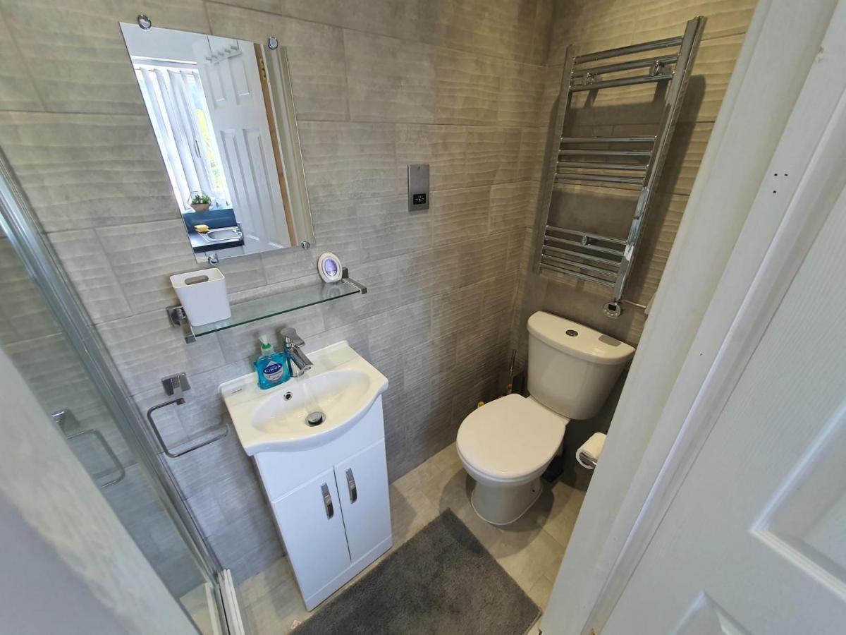 New Self Contained Flat,In Hayes, Free Parking Hotel Northolt  Kültér fotó