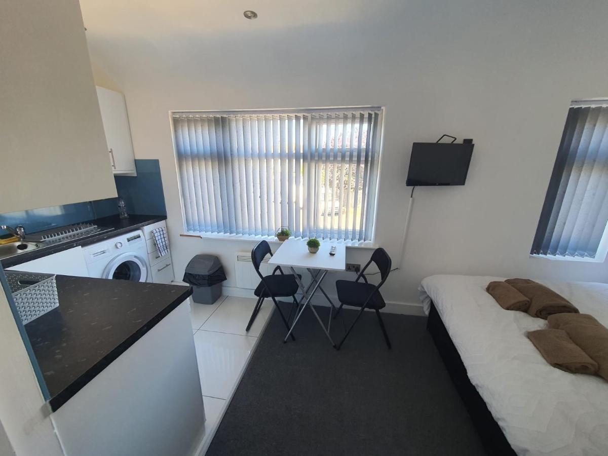 New Self Contained Flat,In Hayes, Free Parking Hotel Northolt  Kültér fotó